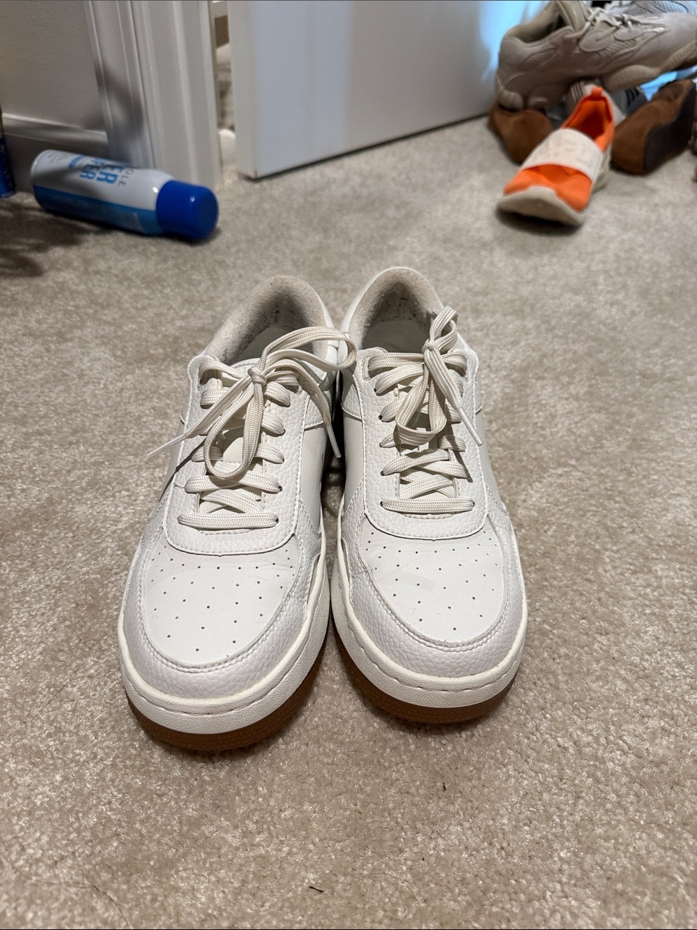 ALO Yoga Off-White Leather Sneakers with Gum Sole